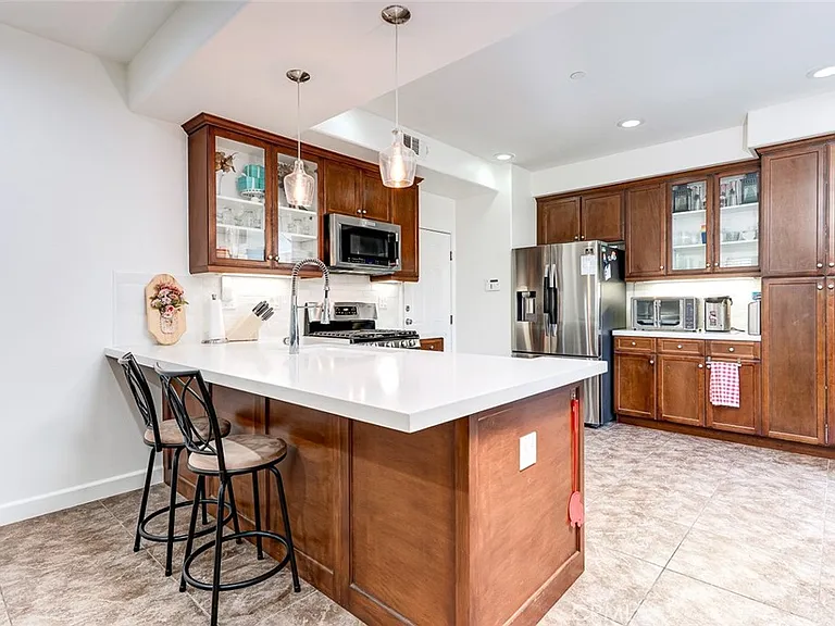 15220 Cambridge St — Photo 9