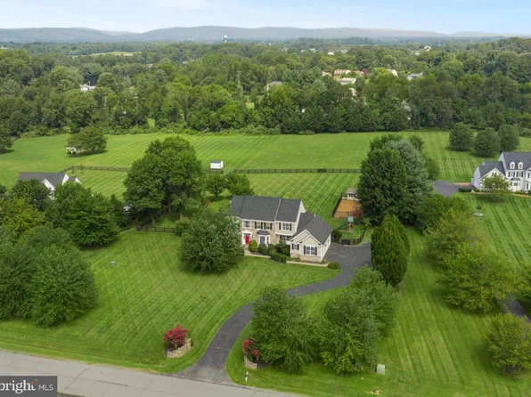 38392 Stone Eden Dr, Hamilton, VA 20158