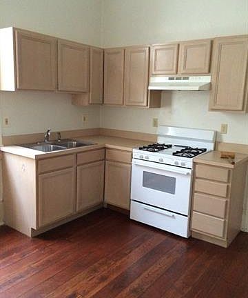 3rd image of 407 Elmira Ave