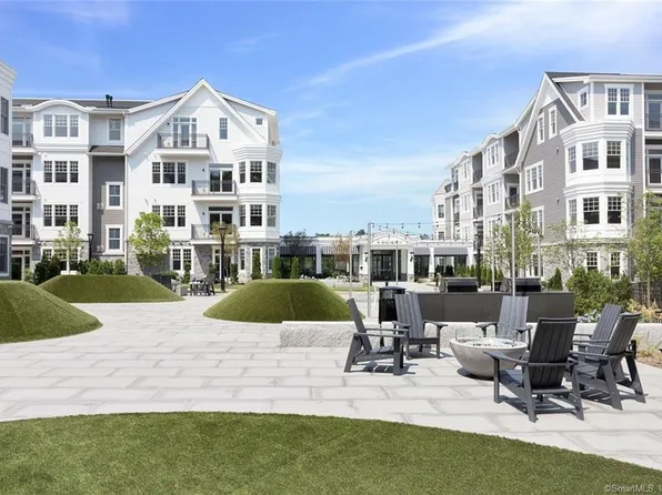 160 Park Street #304, New Canaan, CT 06840