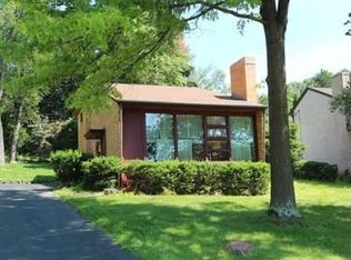 119 Grienbrier Dr, Carnegie, PA 15106