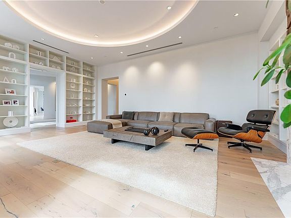 2nd image of 3376 Peachtree Rd NE #32A
