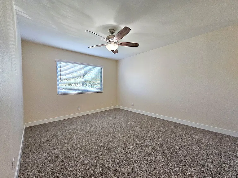 Parklane Apartments — Photo 35