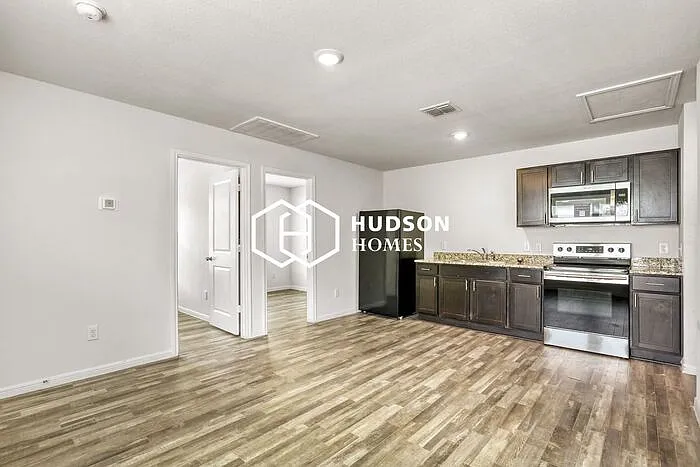 415 E Garrison Ave #B — Photo 7