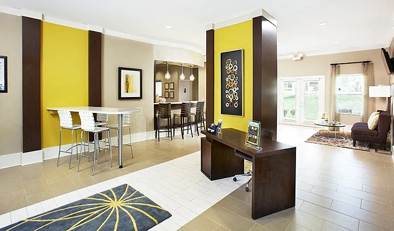 The Bristol Apartments — Photo 7