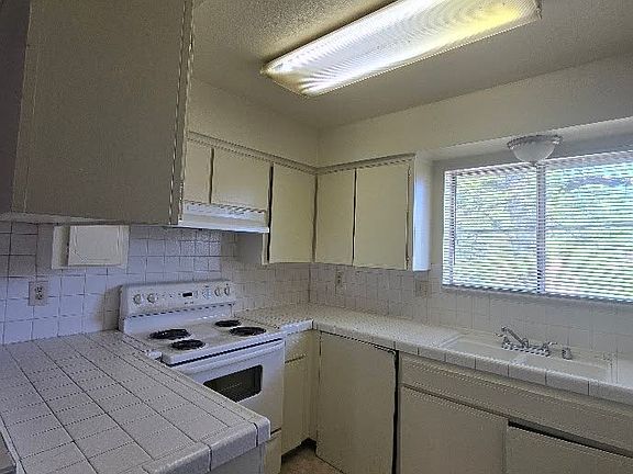 2nd image of 1414 W Clinton Ave APT 201