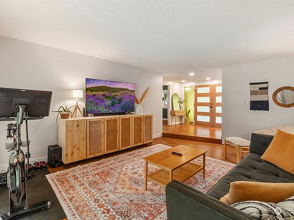 4th image of 3005 60th Avenue SE