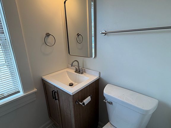 4th image of 129 Ross Ave #4