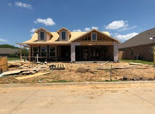 1801 Vallana Dr, Gainesville, TX 76240