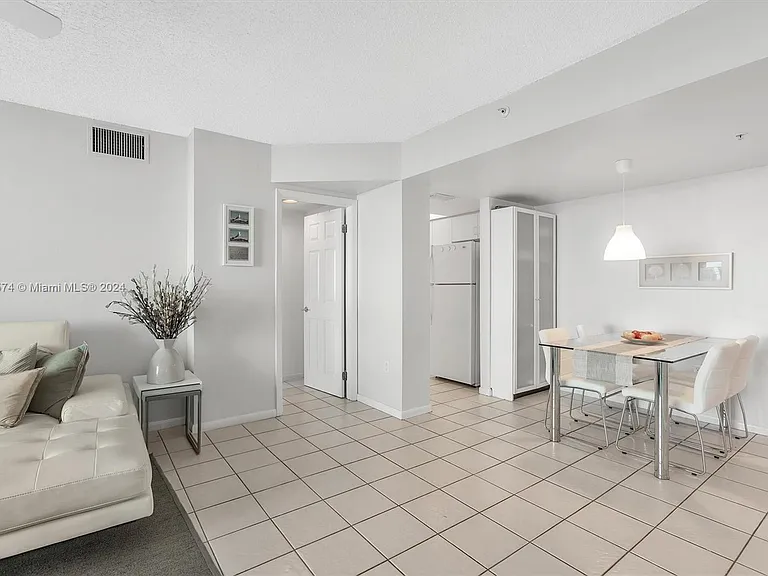 800 Claughton Island Dr #1204 — Photo 9