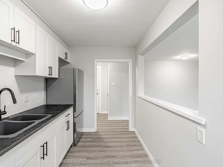 1284 Gramercy Park Pl — Photo 15
