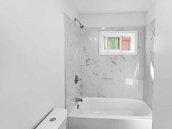 4th image of 1739 Stratford Ave #2