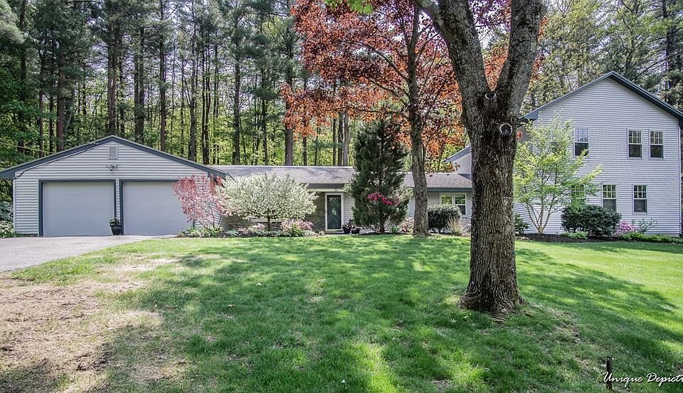 1st image of 26 Burton Farm Dr