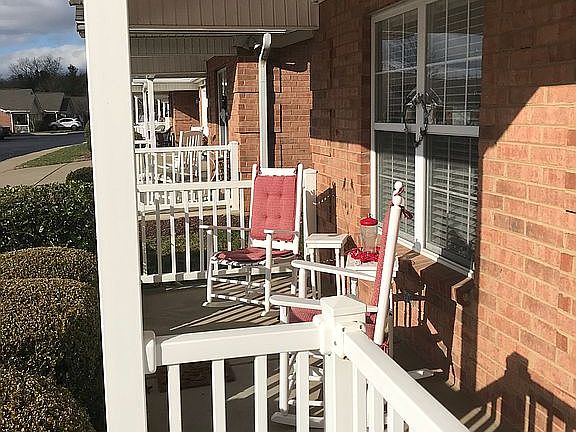 3rd image of 83 Alton Park Ln
