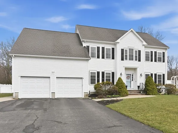 35 Paddock Dr, Plainville, MA 02762