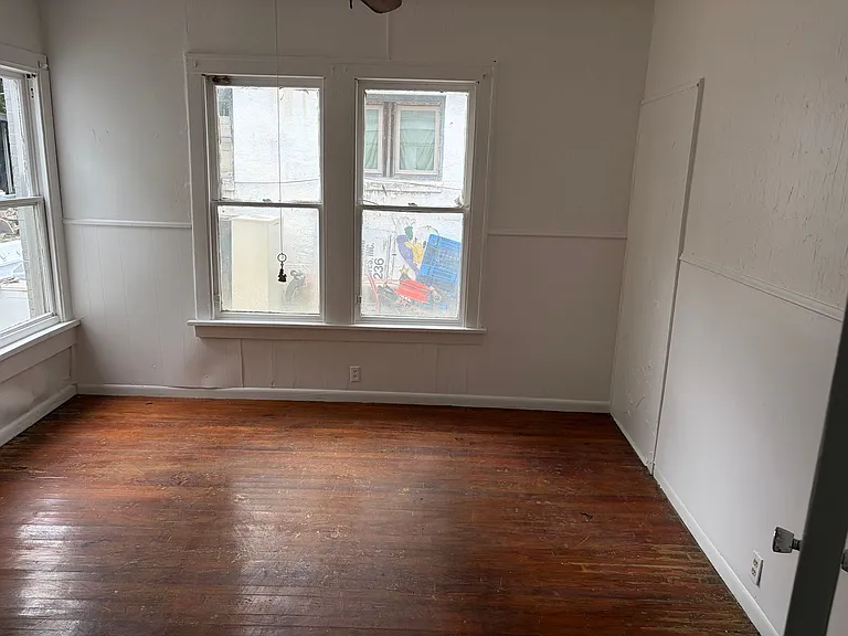 132 E Jordan St — Photo 7