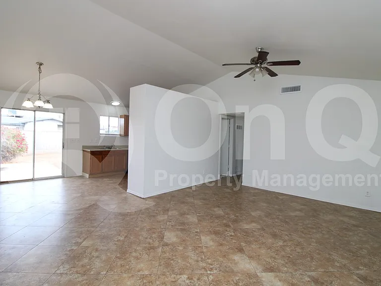 1224 E Huntington Dr — Photo 7