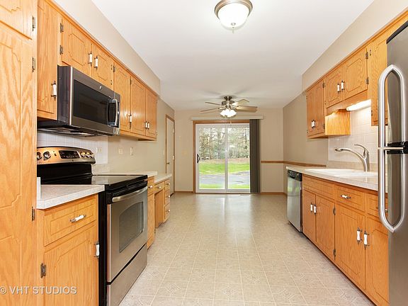 3rd image of 18 Saint Moritz Dr Unit 102