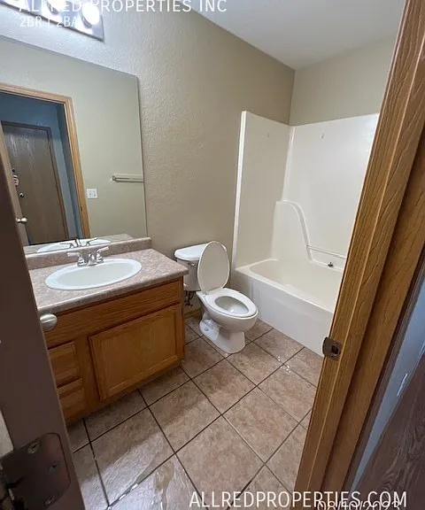 2725 Ponchartrain St #B — Photo 8