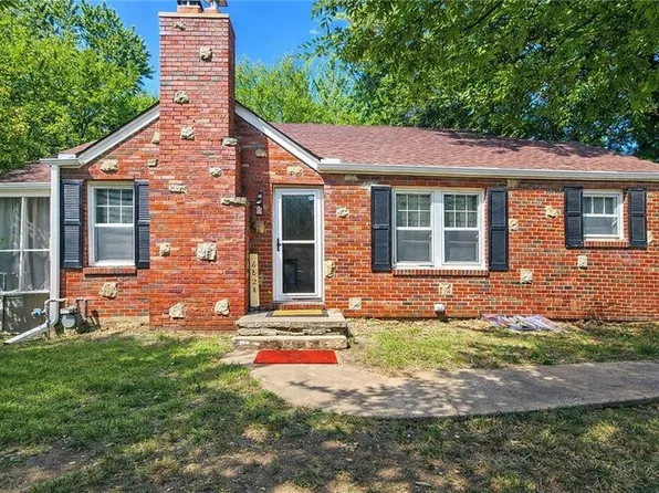 6824 Laurel Ave, Raytown, MO 64133