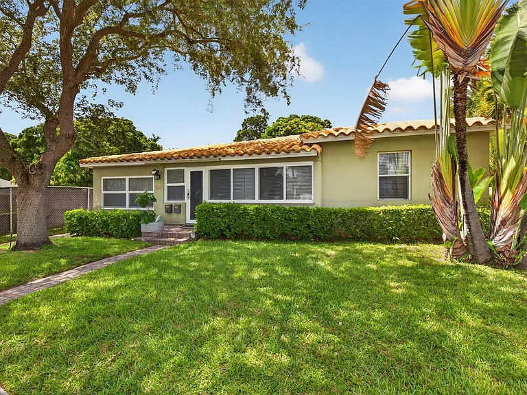 423 SW 11th Ct — Photo 17
