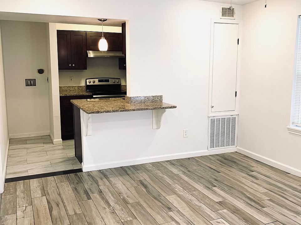 1st image of 828 Martin Behrman Ave #2