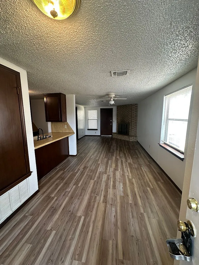 2 bed, 2 bath, Duplex with 1 car garage — Photo 4