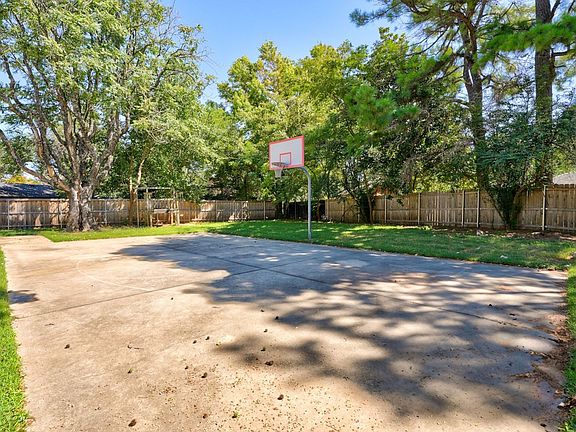 4th image of 1227 Avondale Dr