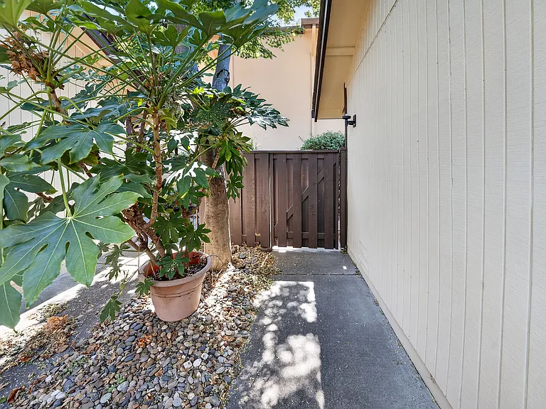 1985 Countrywood Ct — Photo 14