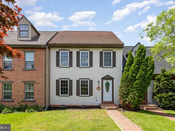 42 Carriage House Dr, Willow Street, PA 17584