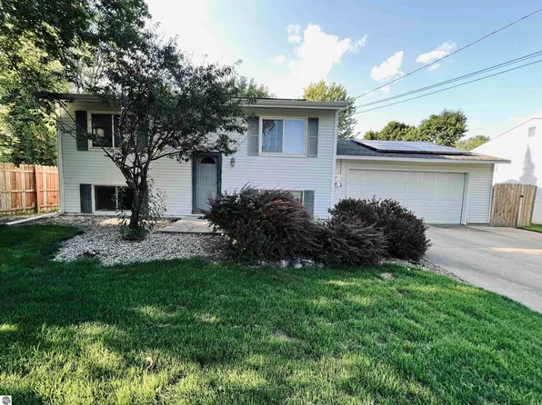 1712 Elm St, Mount Pleasant, MI 48858