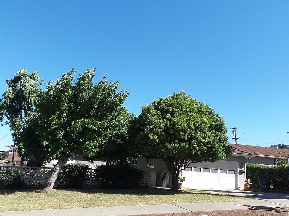 1st image of 370 Longview Dr