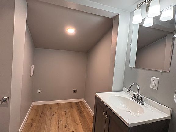 5th image of 317 Smith Ave #317