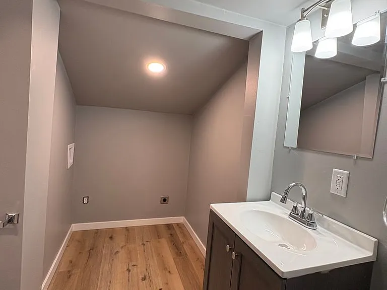 317 Smith Ave — Photo 5