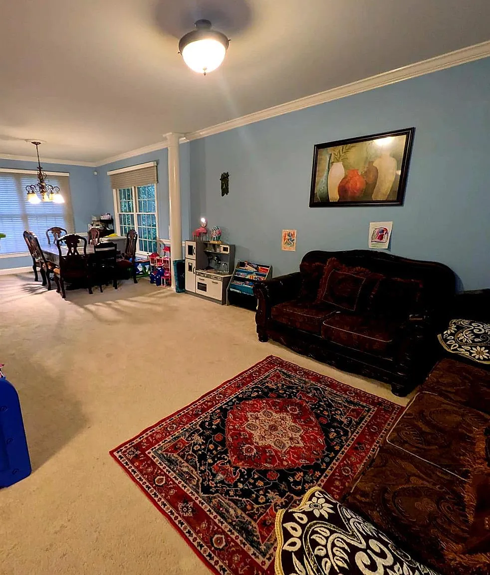 4 bed, 2.5 bath, 2495 sqft, $4,500 — Photo 4
