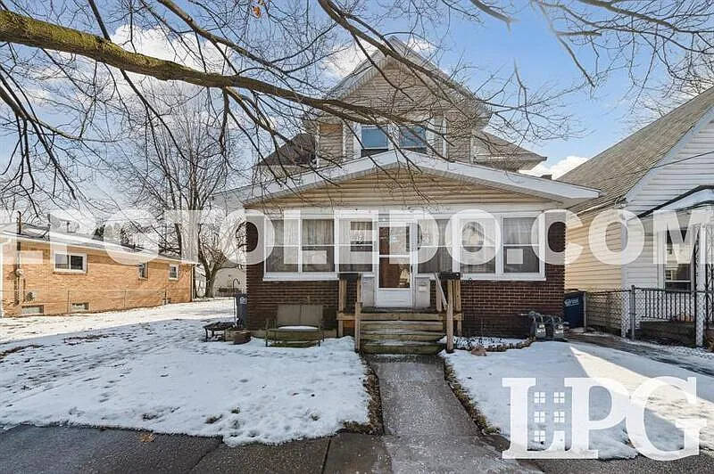 2 bed, 1.0 bath, 683 sqft, $725 — Photo 1