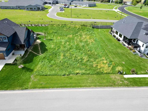 Massman Dr, Decorah, IA 52101