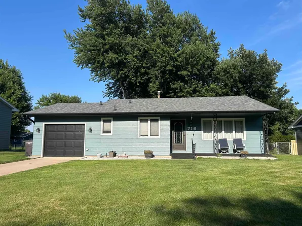 716 Richmond Ave, Hastings, NE 68901