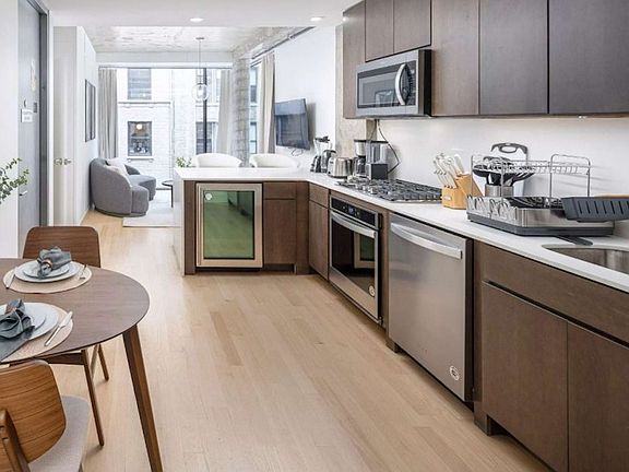 4th image of 132 W 26th St #10