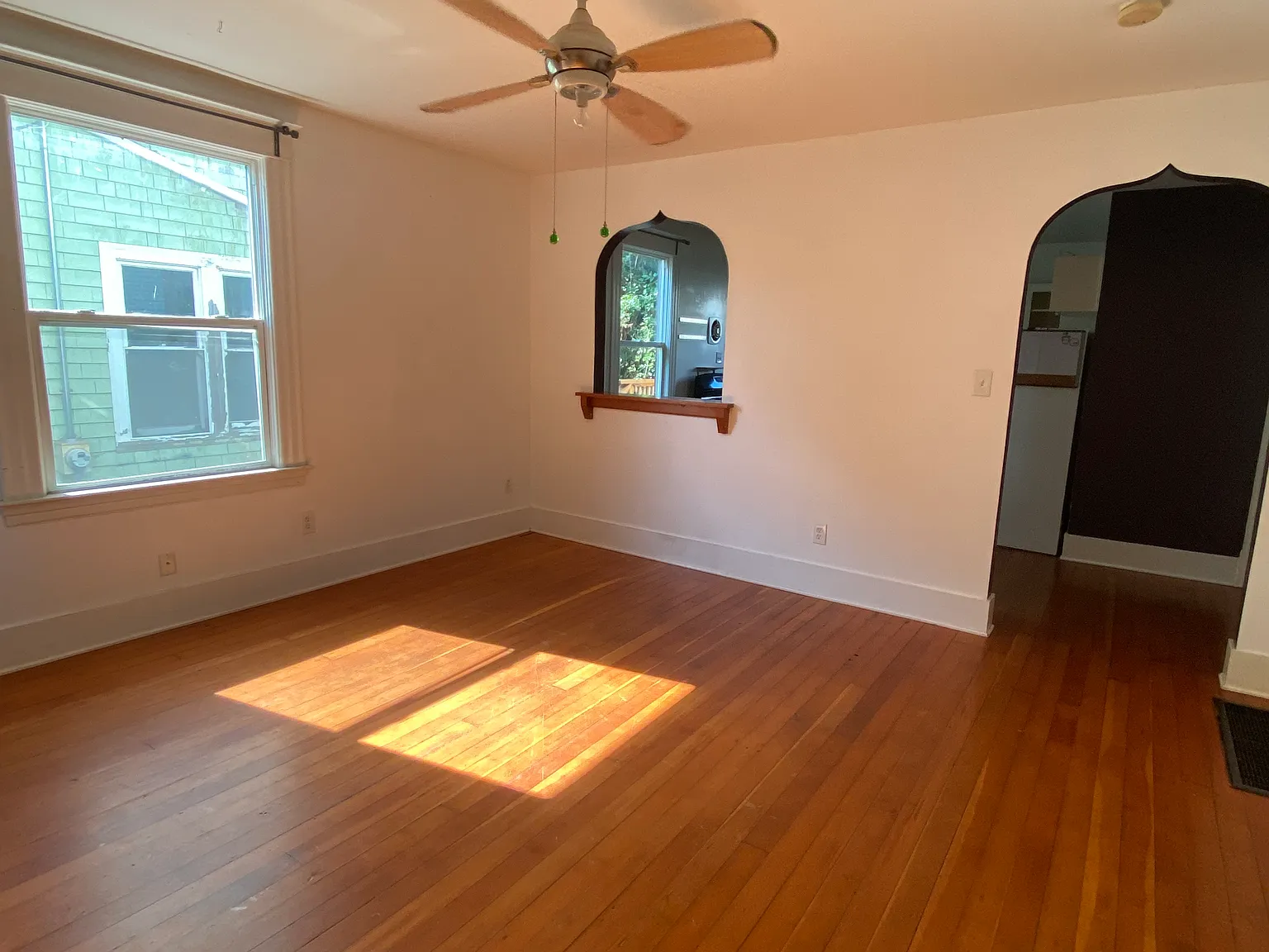 2 bed, 1000 sqft, $2,300 — Photo 2