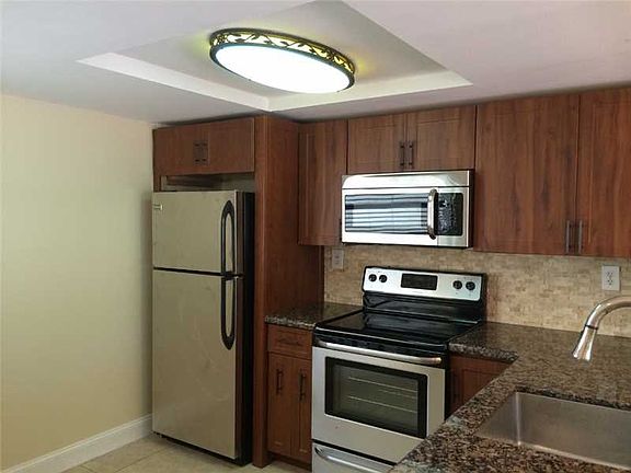 4th image of 2503 San Remo Cir #2503