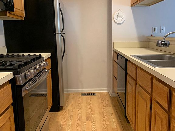 3rd image of 241 Clearbrook Ct