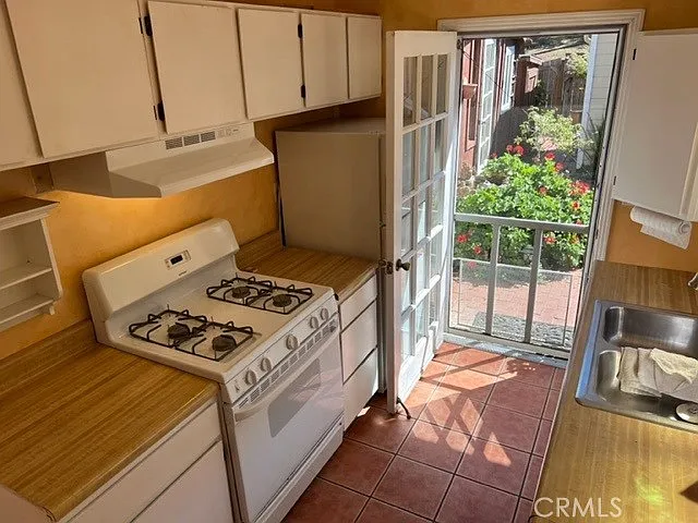 2 bed, 720 sqft, $1,750 — Photo 3