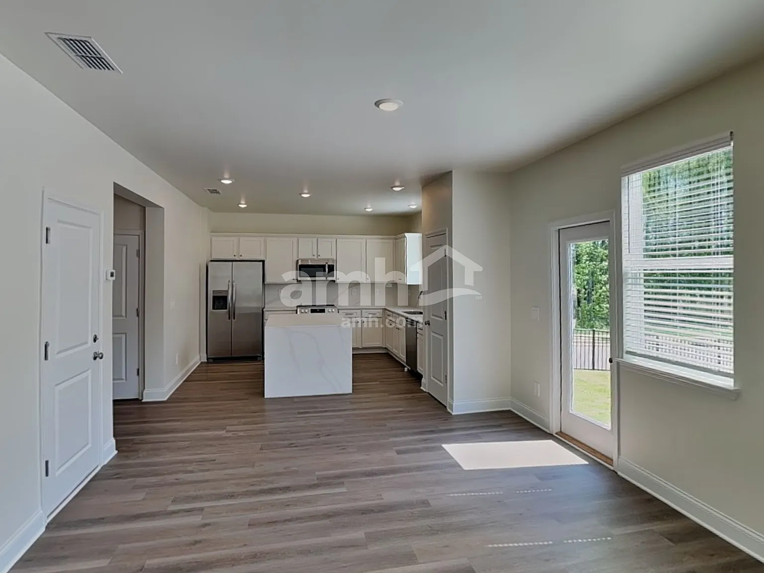 3 bed, 2.5 bath, 2037 sqft, $2,425 — Photo 4