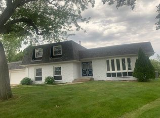 1119 Bunker Hill Ct, Bettendorf, IA 52722