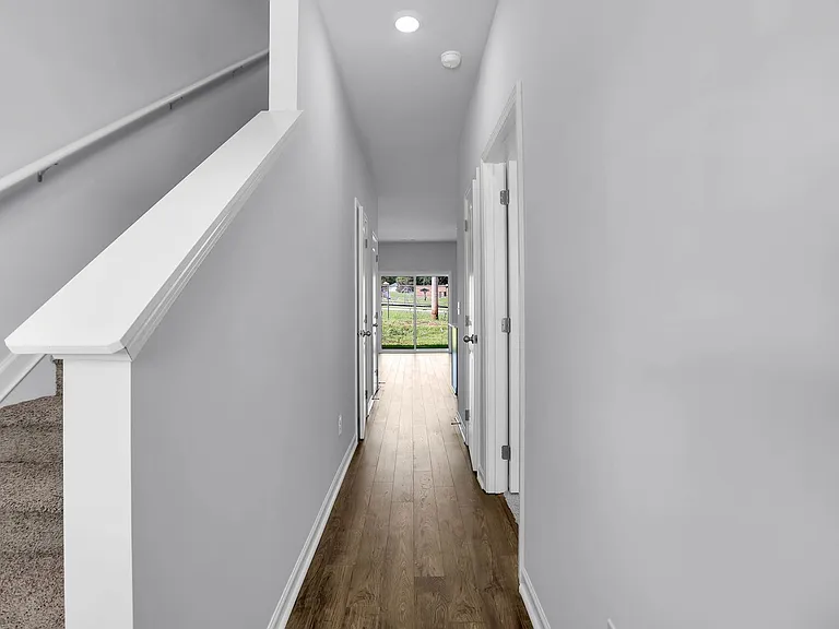 719 Ashbrook Dr — Photo 4