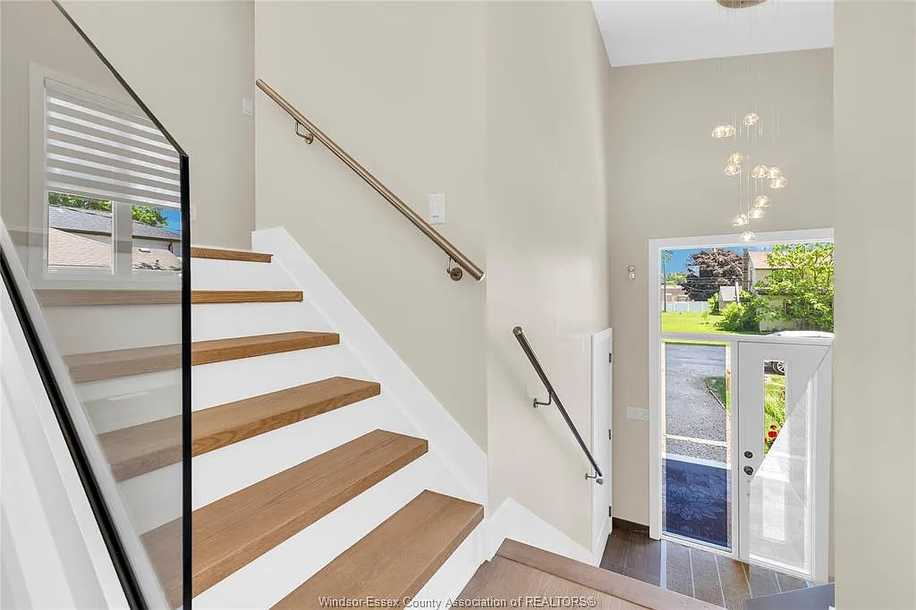 3 bed, $3,335 — Photo 2
