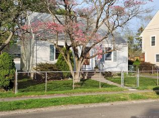 31 Greenfield Rd, Milford, CT 06460