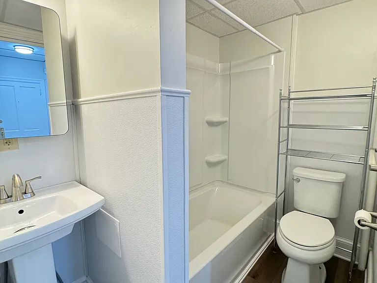 120 E Market St #3 — Photo 4