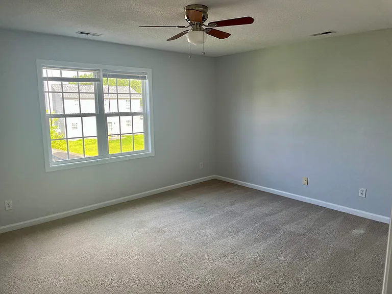 204 Jessie Cir — Photo 3